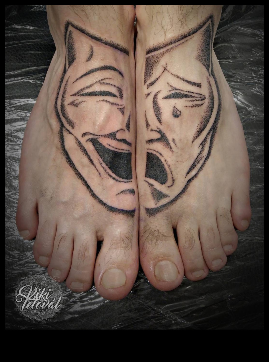 טביעות דיו: עילוי סגנון עם כרוניקות גראנד יד ייחודיות לקעקועים