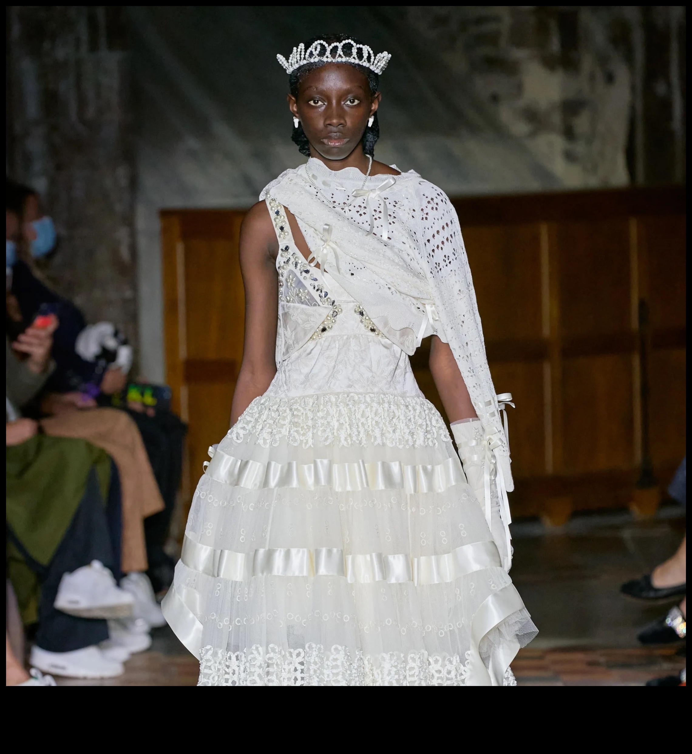 מסלול המלכות Revels: שולט העליון בעולם האופנה