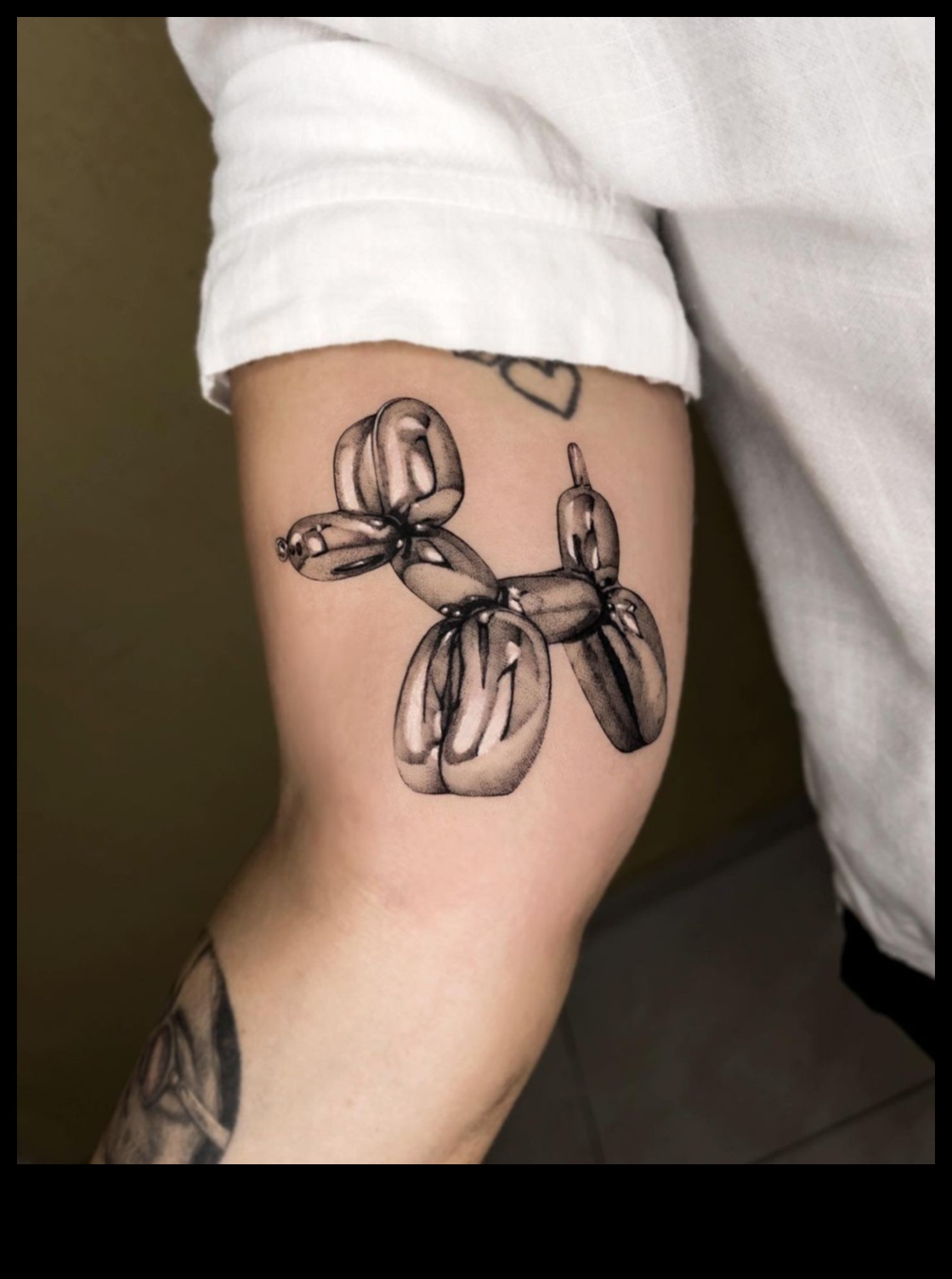 מעבר לגבולות: עיצובי קעקועים מגמתיים לחקור