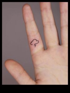 ניצחונות זעירים: התענגו על האומנות של קעקוע אצבע