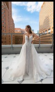 חיננית זוהרת: פלאי לבוש הכלה מתעוררים לחיים