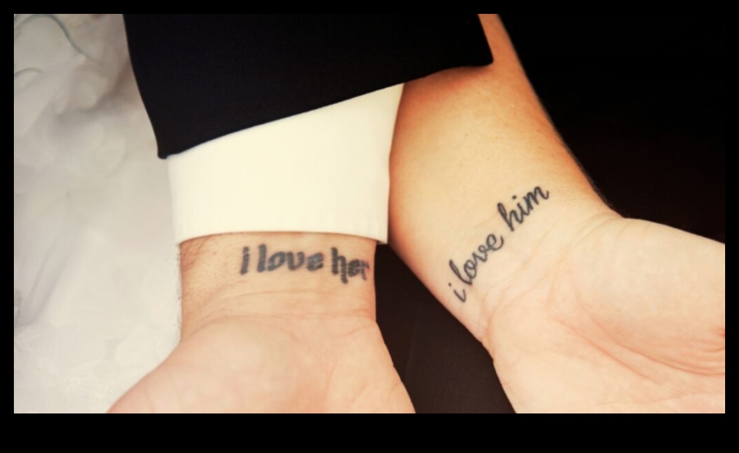 קשרים סמליים: קעקועים זוגיים החוגגים את המהות הבלתי שבירה של אהבה נצחית